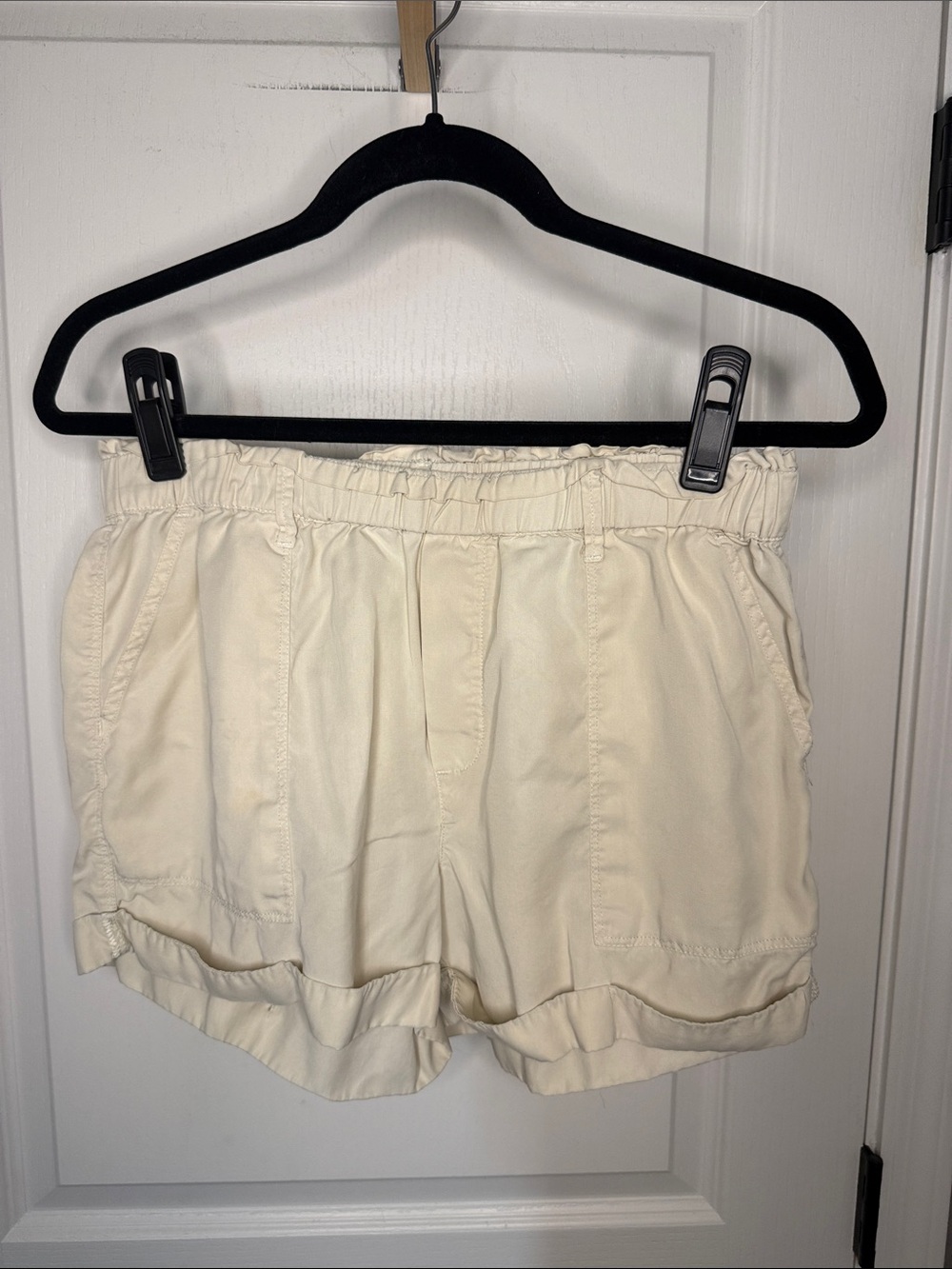 aerie Cream High-Rise Elastic Waist Casual Shorts